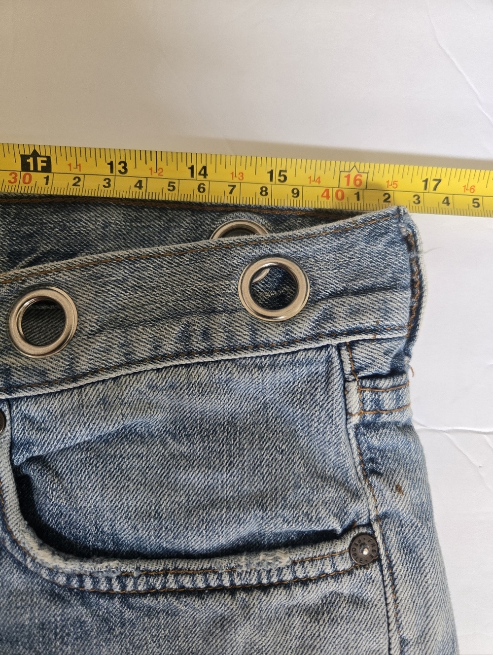 WE THE FREE Frayed Hem Light Blue Denim Shorts .Size 28 - Picture 4 of 11